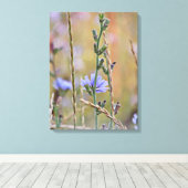 Single Lila Wildblume - überzogene Canvas Leinwanddruck (Insitu (Holzboden))