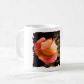 Single Peach Rose mit/ Anführungszeichen Tasse (Vorderseite Links)