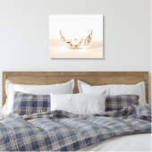 Single Pearl in Seashell Poster Leinwanddruck (Insitu (Schlafzimmer))