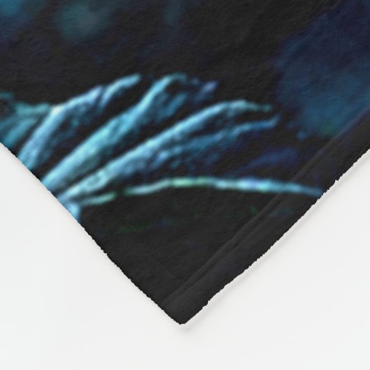 Single Red Bloom Focus Design Fleecedecke (Ecke)