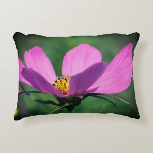 Single Rosa Kosmos Blume im Blut Dekokissen