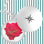 Single Rote Rose Locket-Kette Medaillon<br><div class="desc">Dieses Single Rote Rose Design aus Zazzle und Marbeth Holidays verfügt über eine Single-rote Rose. Es ist auch mit einem Single gelb Rose, einen Single rosa Rosa oder einen Single weiß Rose. Rote Rosen symbolisieren Liebe und Leidenschaft, Gelbe Rosen symbolisieren Freundschaft, rosa Rosen symbolisieren Bewunderung oder Zuneigung, und weiße Rosen,...</div>