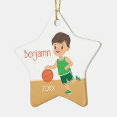 Single Side Brünett Boy Basketball Keramik Ornament (Links)