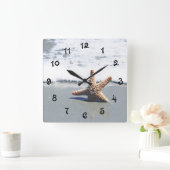 Single Starfish Washed Ashore Quadratische Wanduhr (Zuhause)