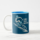 Single Track Whisperer Mountainbike Zweifarbige Tasse (Links)