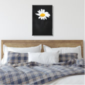 Single White and Yellow Daisy Blume on Black Leinwanddruck (Insitu (Schlafzimmer))