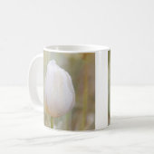 Single White Tulip Blossom mit Droplets Foto Kaffeetasse (Vorderseite Links)