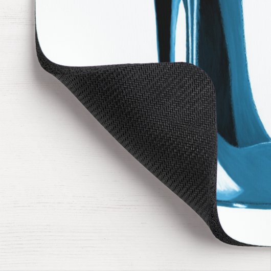 Singrün-blauer Stilett-Schuh und Rose Mousepad (Ecke)