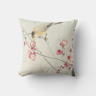 Singvogel auf blühendem Ast von Ohara Koson Kissen