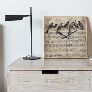 Singvögel auf einer musikalischen Komposition Quadratische Wanduhr