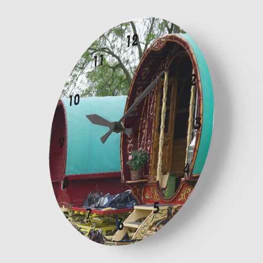 Sinti und Roma-Bowtop-Wagen mit großer Uhr (Winkel)