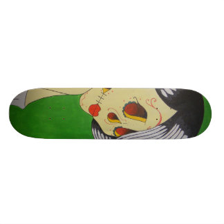 Sinti und Roma-Frau Skateboard