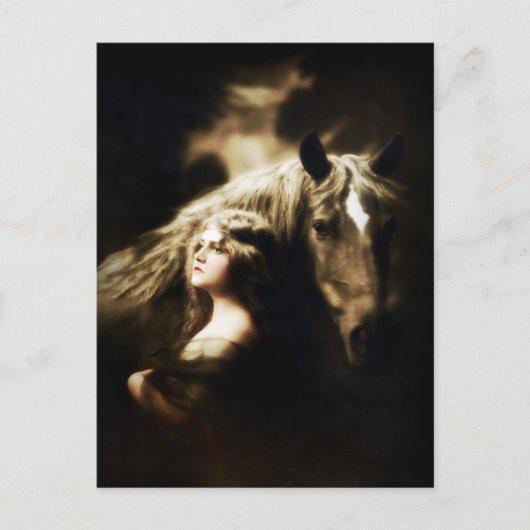 Sinti und Roma Girl mit Vintager antiker Postkarte (Vorderseite)