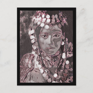 Sinti und Roma in Champagne Pink Headdress Postkarte
