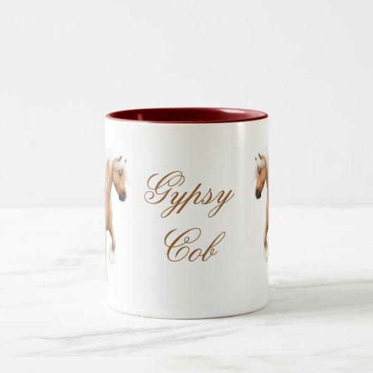 Sinti und Roma-Pfeiler-PferdeTasse Zweifarbige Tasse (Mittel)