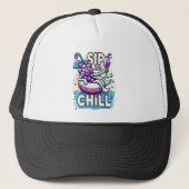 Sip and Chill Trucker Hat Truckerkappe (Vorderseite)