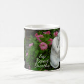 Sip Breathe Repeat Mug – Mindful Affirmation Cup Kaffeetasse (VorderseiteRechts)