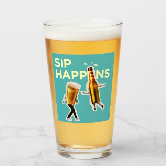 "Sip Happens" quirky and light-hearted Beer Glass Glas (Vorne (Gefüllt))