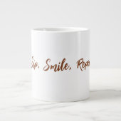 Sip, Lächeln, wiederholen Jumbo-Tasse (Vorderseite)