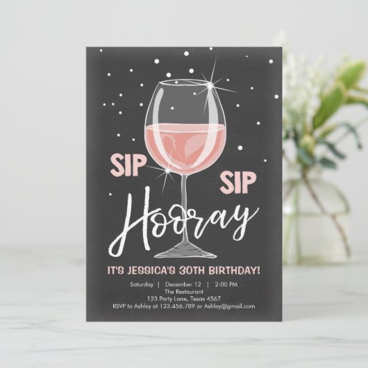 Sip Sip Hooray Chalkboard Rustikale Erwachsene Geb Einladung (Stehend Vorderseite)