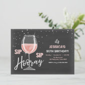 Sip Sip Hooray Chalkboard Wine Erwachsene Geburtst Einladung (Stehend Vorderseite)