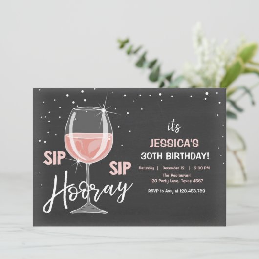 Sip Sip Hooray Chalkboard Wine Erwachsene Geburtst Einladung (Stehend Vorderseite)