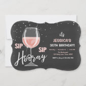 Sip Sip Hooray Chalkboard Wine Erwachsene Geburtst Einladung (Vorderseite)