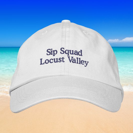 Sip Squad (Your Town) Funny Preppy Wine Baseball Bestickte Baseballkappe