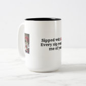 "Sipped with Liebe" Whimsical Dragon Coffee Tasse (Vorderseite Links)