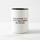 "Sipped with Liebe" Whimsical Dragon Coffee Tasse (Mittel)