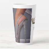 Sippen Sie wie Royalty, wenn Sie unsere Queen Tass Milchtasse (Vorderseite)