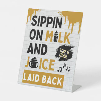 Sippin auf Milch und Saft Gold und schwarze Hüfte Sockelschild