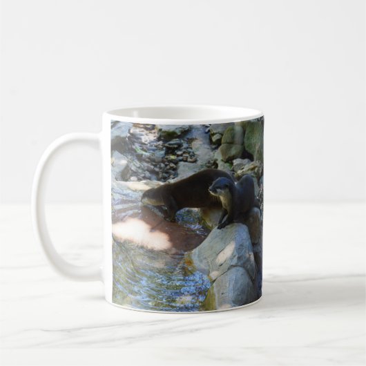**"Sips by the Stream: Otters Drinks vom Fluss Kaffeetasse (Links)
