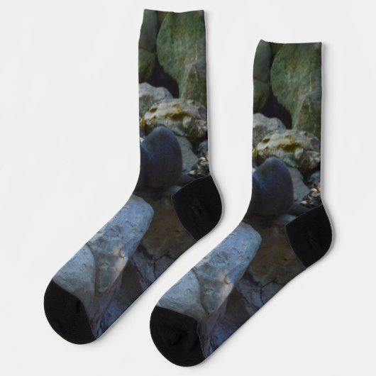 **"Sips by the Stream: Otters Drinks vom Fluss Socken (Linkes Detail)