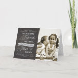 Sister Birthday - benutzerdefiniertes Chalkboard-F Karte<br><div class="desc">Fügen Sie Ihr eigenes Foto zu dieser Geburtstagskarte für eine Schwester in einem trendigen Chalkboard-Design mit Typografie hinzu, das lautet: Es gibt keinen besseren Freund als eine Schwester. Und es gibt keine bessere Schwester als Sie" von einem unbekannten Autor. Entworfen von Simply Put von Robin; Ornamente von Free Fotoshop Org....</div>