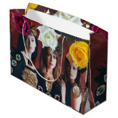Sister Halliweel Große Geschenktüte (Rückseite Schrägansicht)