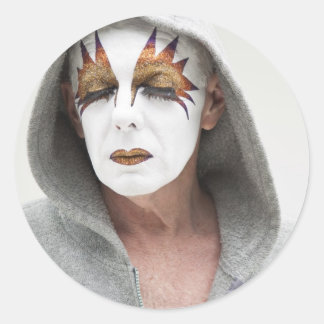 Sister Sparkle Plenty in hoodie Runder Aufkleber