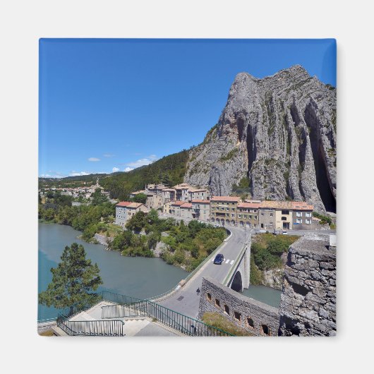 Sisteron an den französischen Durance-Banken Magnet (Vorne)