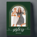 Sisters geben Personalisierten goldgrünen, benutze Fotoplatte<br><div class="desc">Sisters geben Personalisierten goldgrünen,  benutzerdefinierten Text</div>