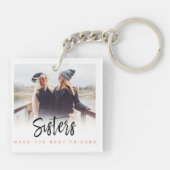 Sisters machen das Foto für den besten Freund Spaß Schlüsselanhänger (Rückseite)