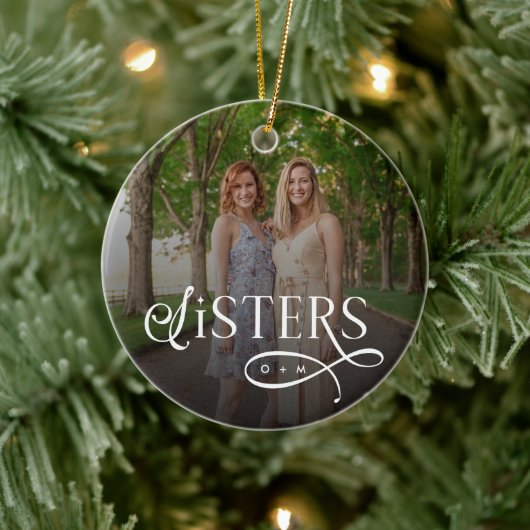 Sisters Photo Personalized Monogram Keramik Ornament (Baum)