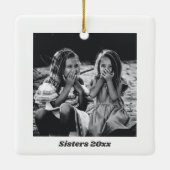 Sisters Simple Modern Minimalistisches Foto Weihna Keramikornament (Rückseite)
