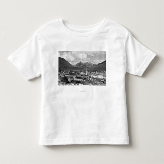 Sitka, Alaska mit drei Schwestern im Hintergrund Kleinkind T-shirt (Vorderseite)