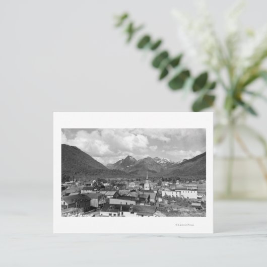 Sitka, Alaska mit drei Schwestern im Hintergrund Postkarte (Stehend Vorderseite)