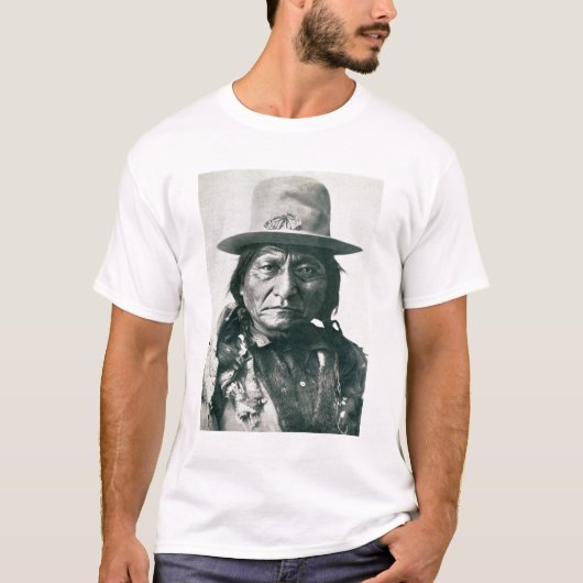 Sitting Bull (1831-1890) (b/w Foto) T-Shirt (Vorderseite)