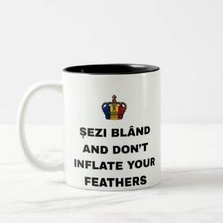 SITZ RUHIG, BLÄHE NICHT DIE FEDERN Zwei-Töne-Tasse Zweifarbige Tasse