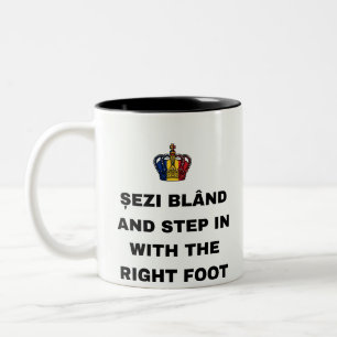 SITZ SANFT UND BEGINNE MIT DEM RECHTEN FUSS ZWEIFARBIGE TASSE