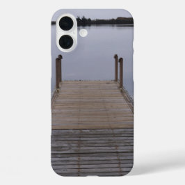 Sitzen auf dem Dock in der Bucht iPhone 16 Plus Hülle