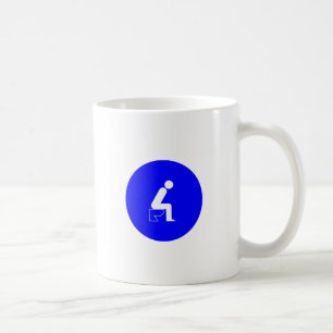 Sitzen auf Toilette Kaffeetasse