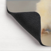 Sitzen Baby Gelbes Hühnchen, 3 Tage alt Mousepad (Ecke)